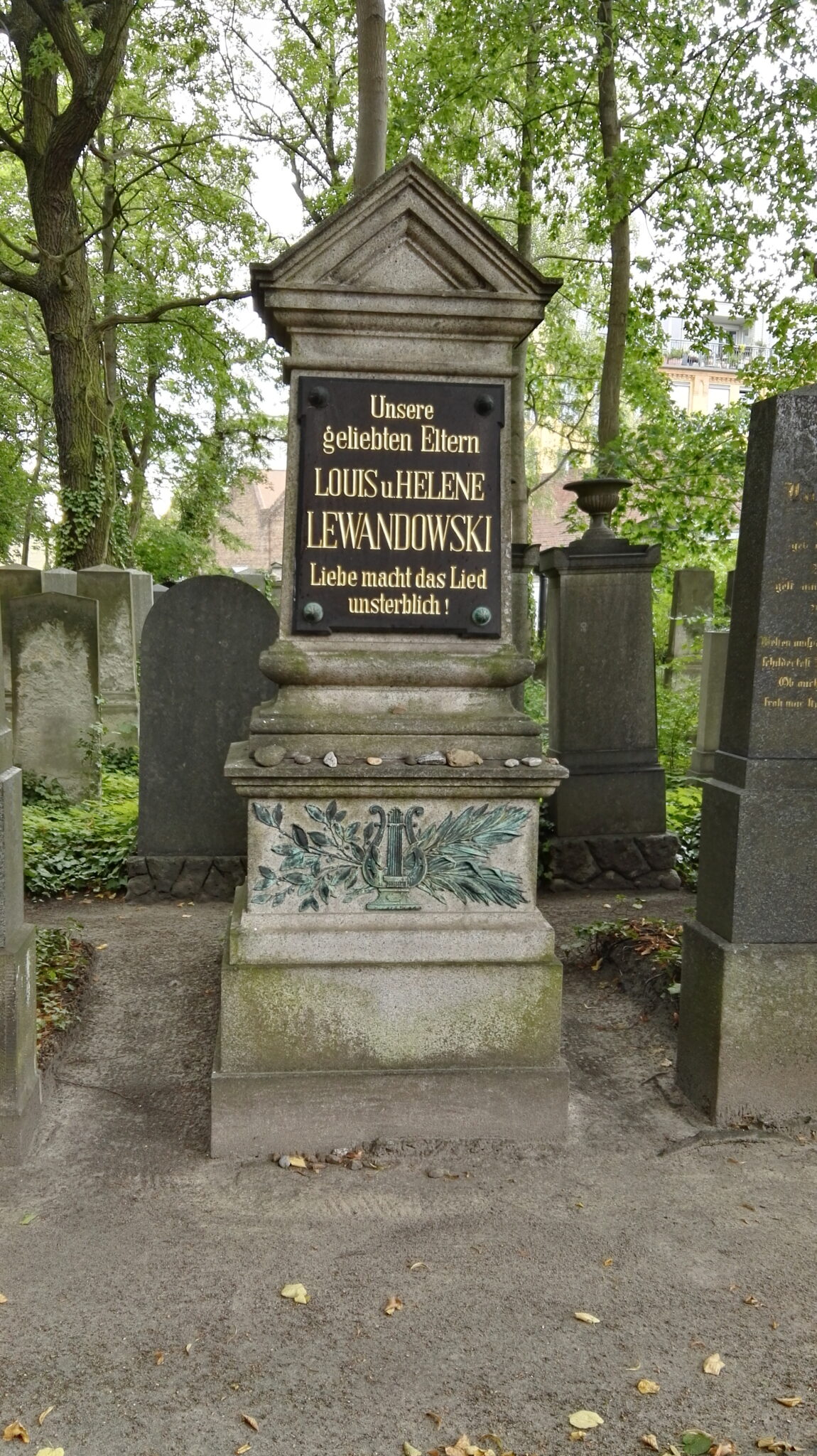 Grabstätte von Louis Lewandowski auf dem Jüdischen Friedhof Weißensee in Berlin