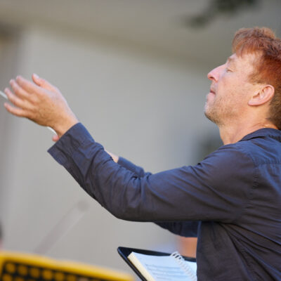 Steuert zur Eröffnung eine eigene Musiktheatercollage bei: Festivalleiter Hans-Christian Hauser