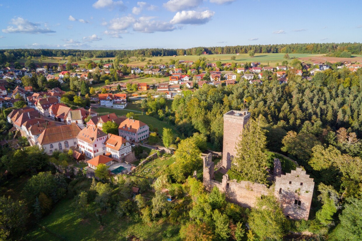 Zavelstein mit Burg-Panorama
