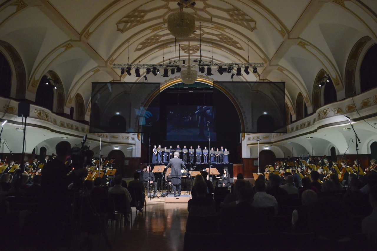 „Gleißendes Licht“ („Parlayan Nur“) aus „MANİFEST(O)“ bei den Achava Festspielen Thüringen