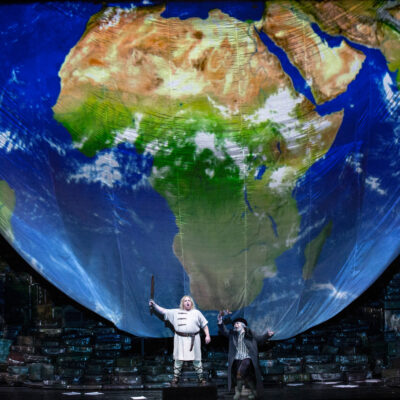 „Siegfried“ an der Deutschen Oper Berlin: Clay Hilley (Siegfried) & Ya-Chung Huang (Mime)