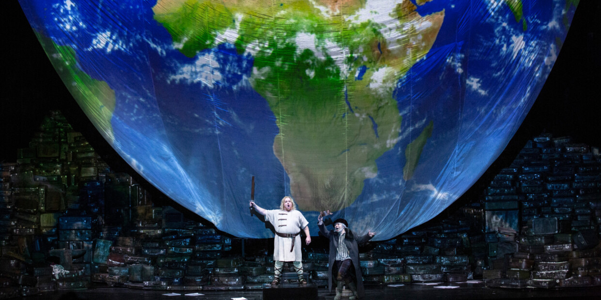 „Siegfried“ an der Deutschen Oper Berlin: Clay Hilley (Siegfried) & Ya-Chung Huang (Mime)