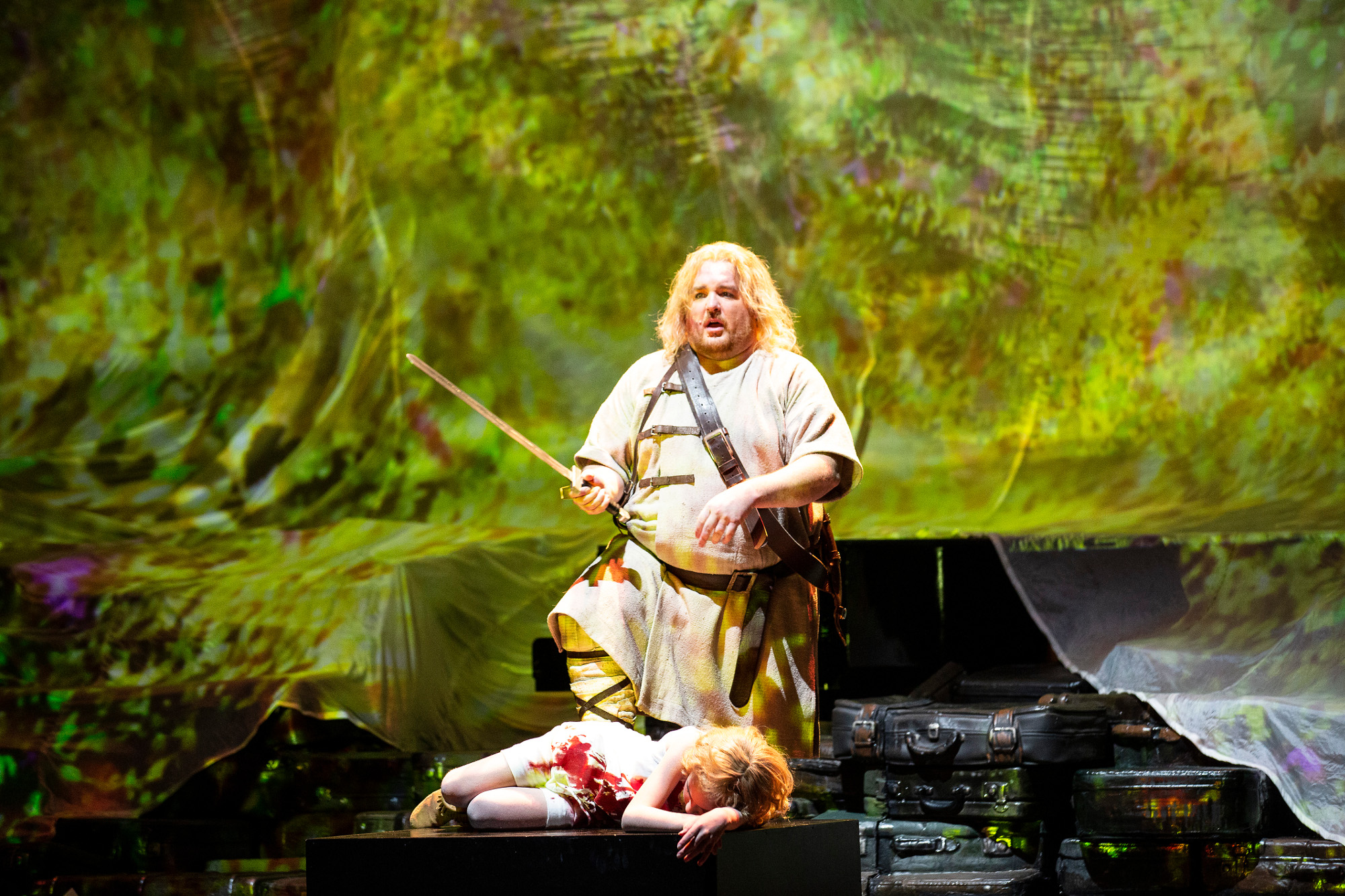 „Siegfried“ an der Deutschen Oper Berlin: Clay Hilley (Siegfried) & Waldvogel