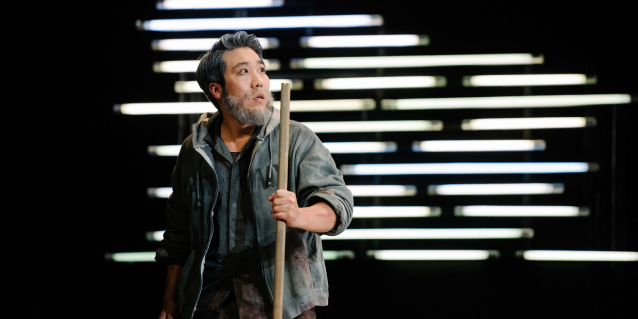 Szenenbild aus Monteverdis „Die Heimkehr des Odysseus“ am Deutschen Nationaltheater Weimar: Taejun Sun (Ulisse)