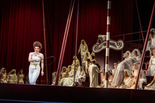„Santa Chiara“ am Staatstheater Meiningen: Marianne Schechtel (Bertha)