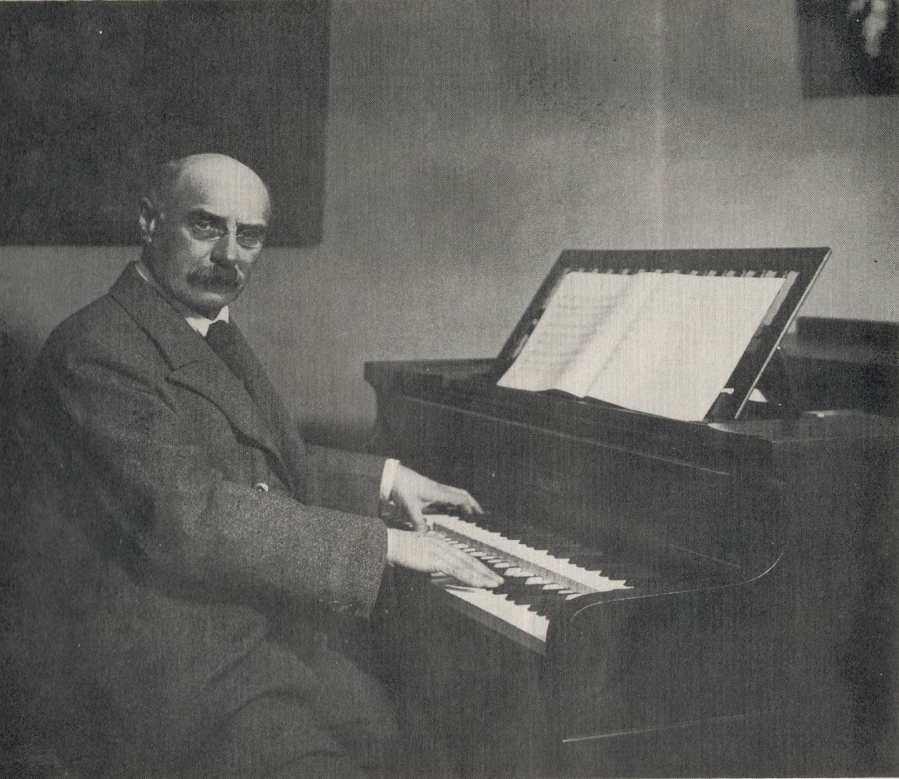 Emanuel Moór am Duplex Coupler Grand Piano