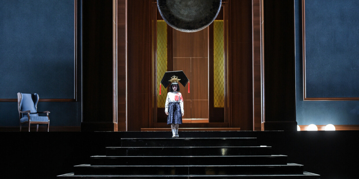 Liefert Einblicke in die Vergangenheit: Die „Turandot“-Inszenierung an der Staatsoper Hamburg