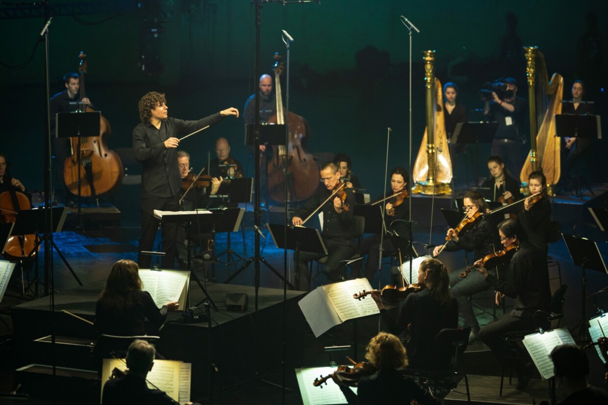 Das DSO mit Robin Ticciati bei den Aufnahmen zu „Eine Alpensinfonie“ im Tempodrom