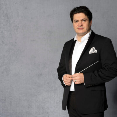 Dirigiert Elgar und Brahms: Cristian Măcelaru