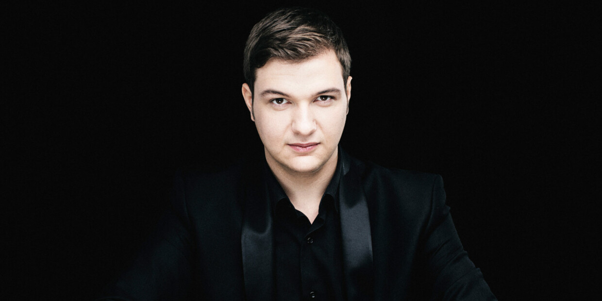 Einer von vier Musikern, die im Rahmen der Konzertserie „Spielende Insel“ die Ostseeluft in Schwingung versetzen: Cellist Andrei Ioniţă