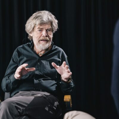 Bergsteigerlegende Reinhold Messner bei den Dreharbeiten zu „Eine Alpensinfonie“