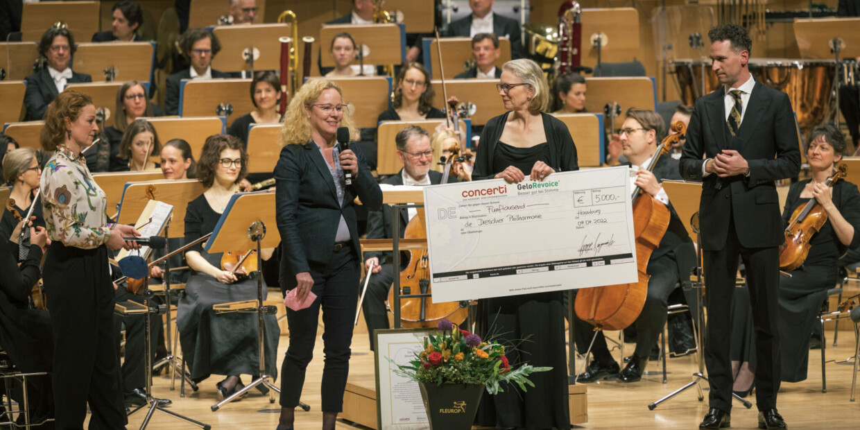 Carolin Widmann, Frauke Roth, Orchestervorstand Christina Biwank und Gregor Burgenmeister (v.l.)