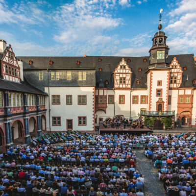 Malerische Spielstätte: der Renaissancehof im „Dornröschenschloss“