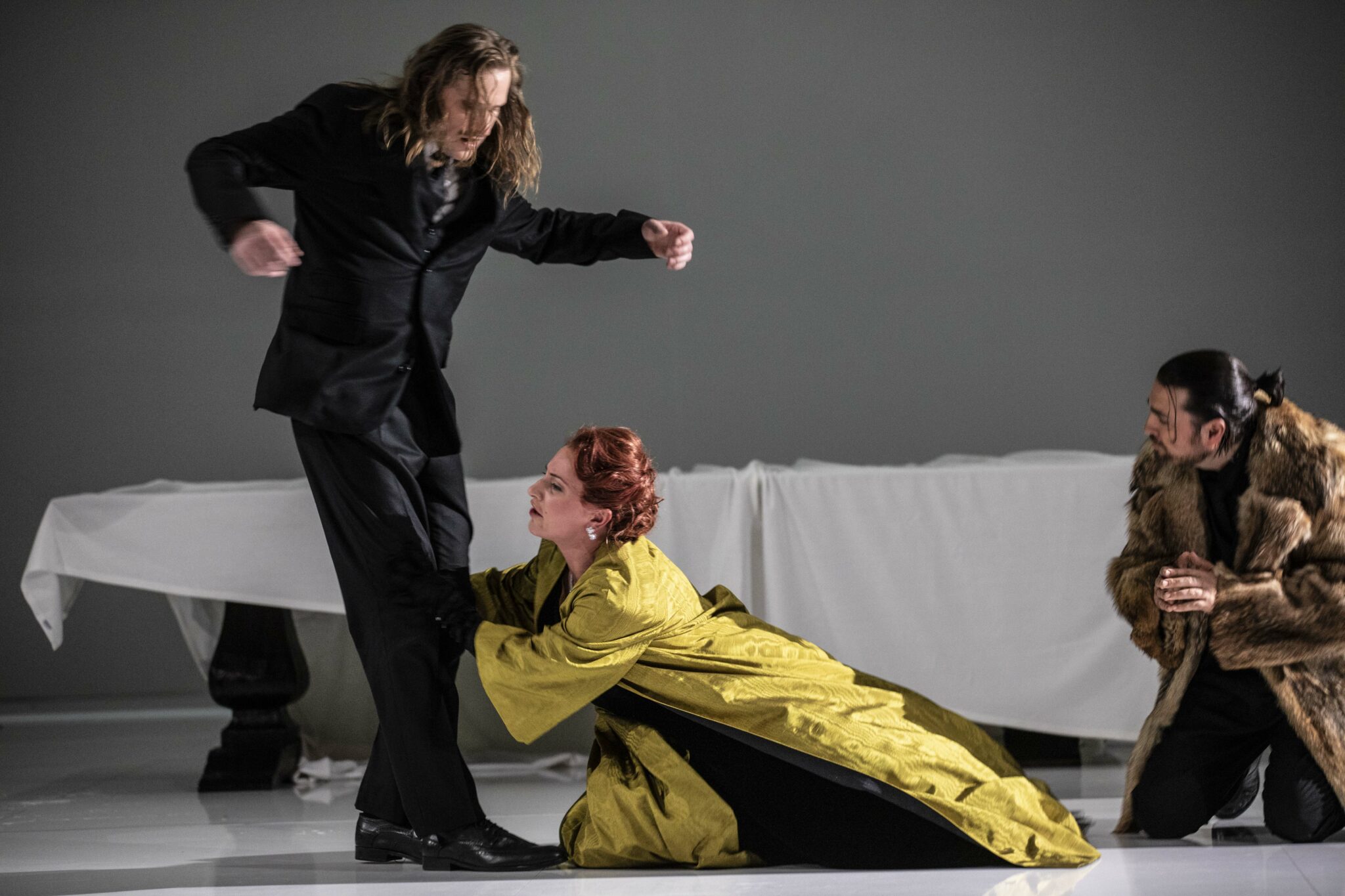 Daniel Miroslaw (Baron Scarpia) und Salome Jicia (Floria Tosca) in „Tosca“ an der Opéra National de Lorraine