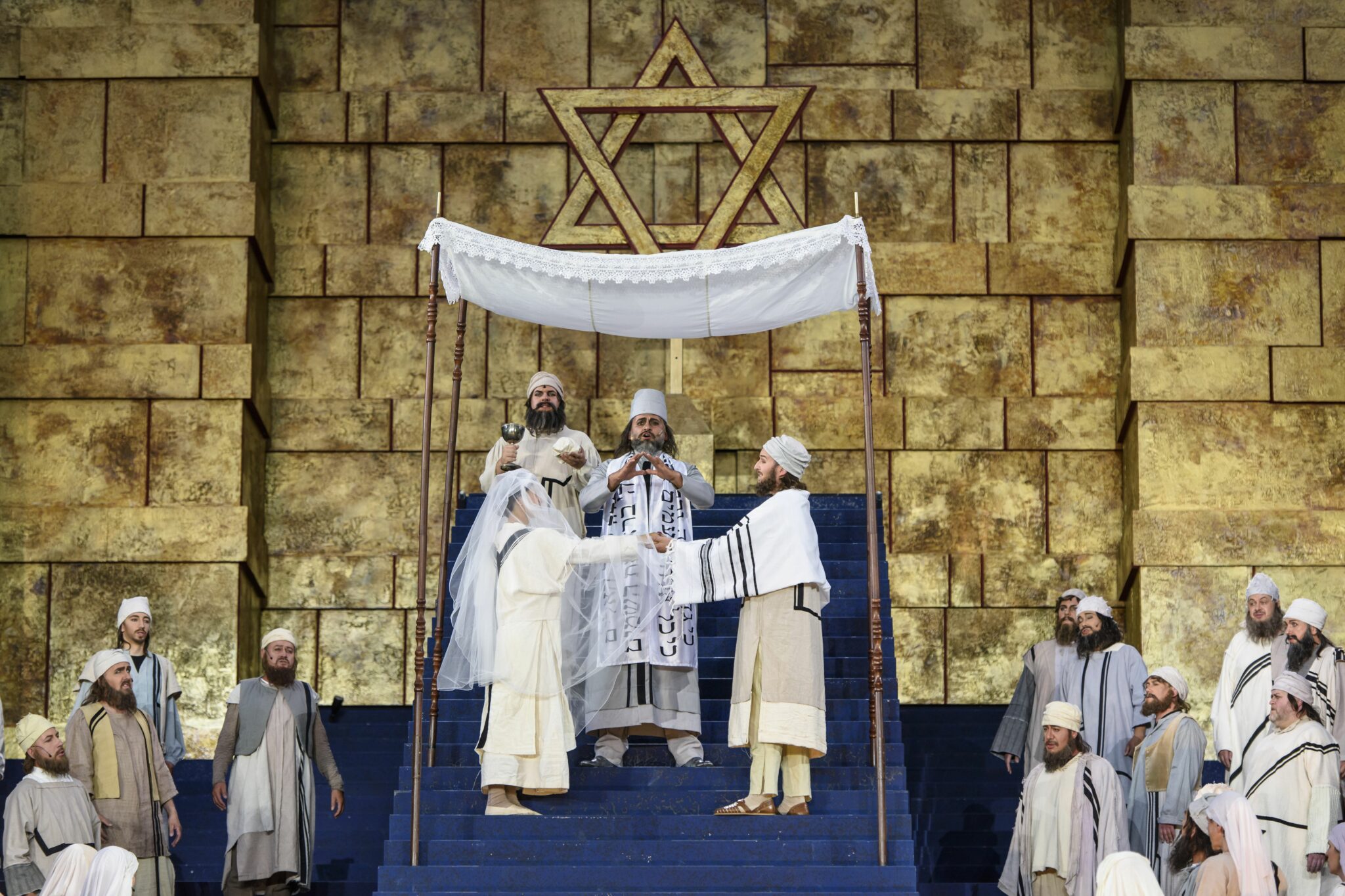 Szenenbild aus „Nabucco“ bei den DomStufen-Festspielen Erfurt