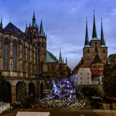 In jedem Sommer verwandeln sich die Domstufen in Erfurt in eine Bühne