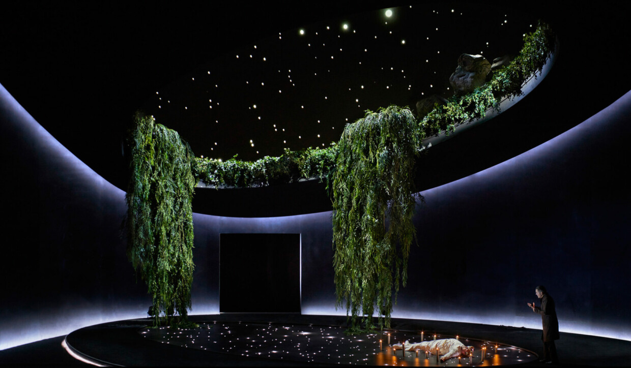 Szenenbild aus „Tristan und Isolde“ bei den Bayreuther Festspielen