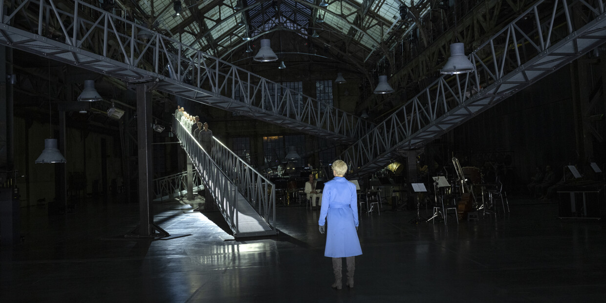 Festspielädequate Umsetzung mit theatralischer Qualität zum Auftakt der Ruhrtriennale 2022: Elisabeth Stöpplers Kreation „Ich geh unter lauter Schatten“.