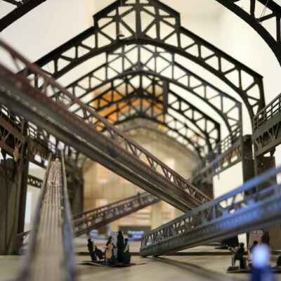 Elisabeth Stöppler nutzt im Bühnenbild die Architektur der Bochumer Jahrhunderthalle, hier noch en miniature zu sehen