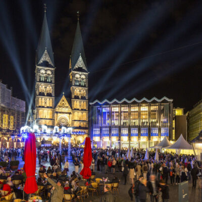 Ein Ereignis für sich: die „Große Nachtmusik“ rund um den illuminierten Marktplatz von Bremen