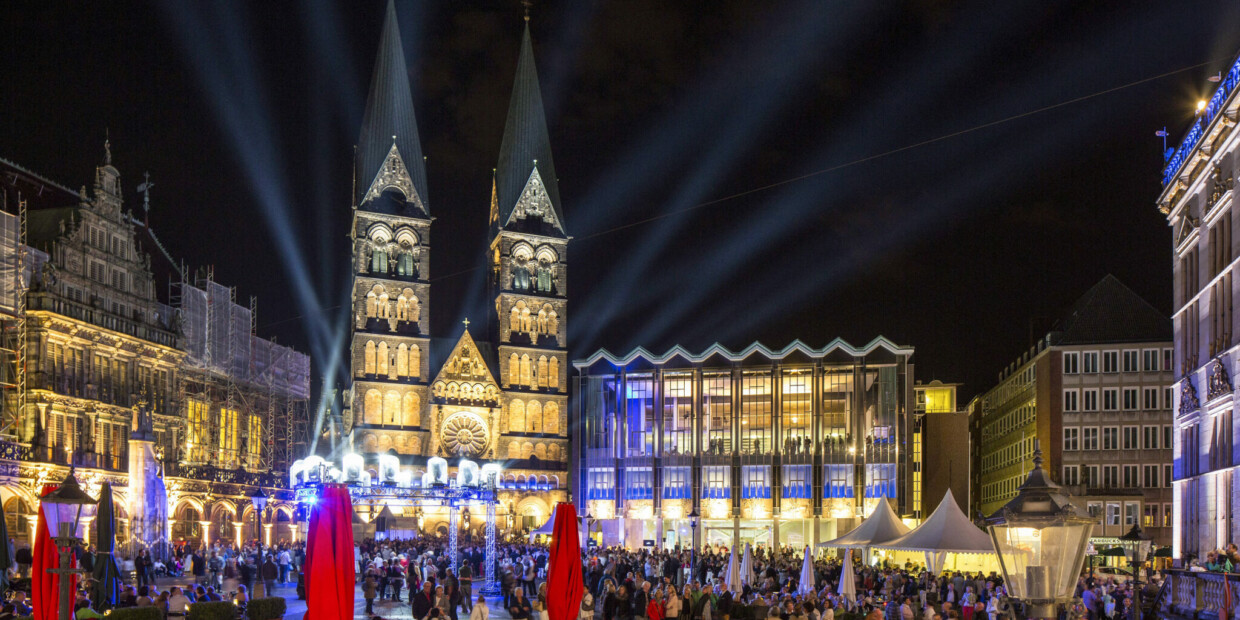Ein Ereignis für sich: die „Große Nachtmusik“ rund um den illuminierten Marktplatz von Bremen