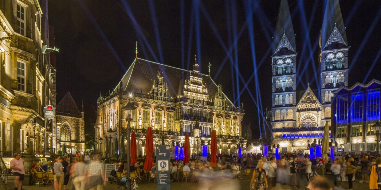 Auch auf dem Bremer Marktplatz bietet das Musikfest etwas für Ohr und Auge: Hier lädt Martin Grubinger zu einer „Percussion-Show“.