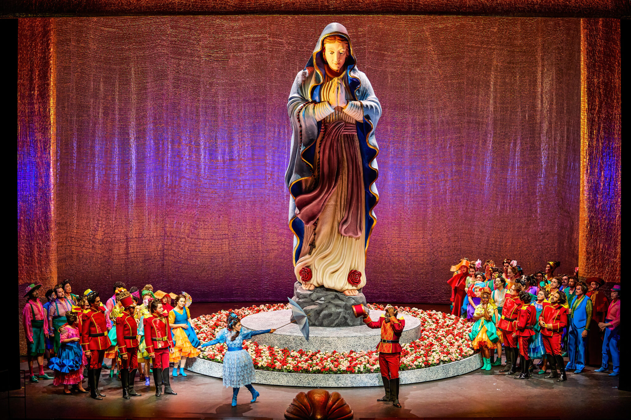 Szenenbild aus „Carmen“ an der Staatsoper Hamburg