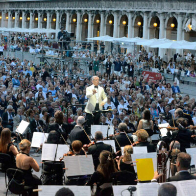 Carl Orffs „Carmina Burana“ unter der musikalischen Leitung von Fabio Luisi auf dem Markusplatz in Venedig