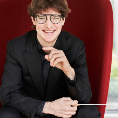 Hugo Ticcati liebt innovative Formate und tritt bei der Kammerakademie Potsdam in Doppelfunktion als Geiger und Dirigent auf