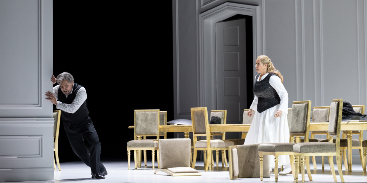 Tomasz Konieczny und Camilla Nylund als Wotan und Brünnhilde in Andreas Homokis Inszenierung der „Walküre“ am Opernhaus Zürich