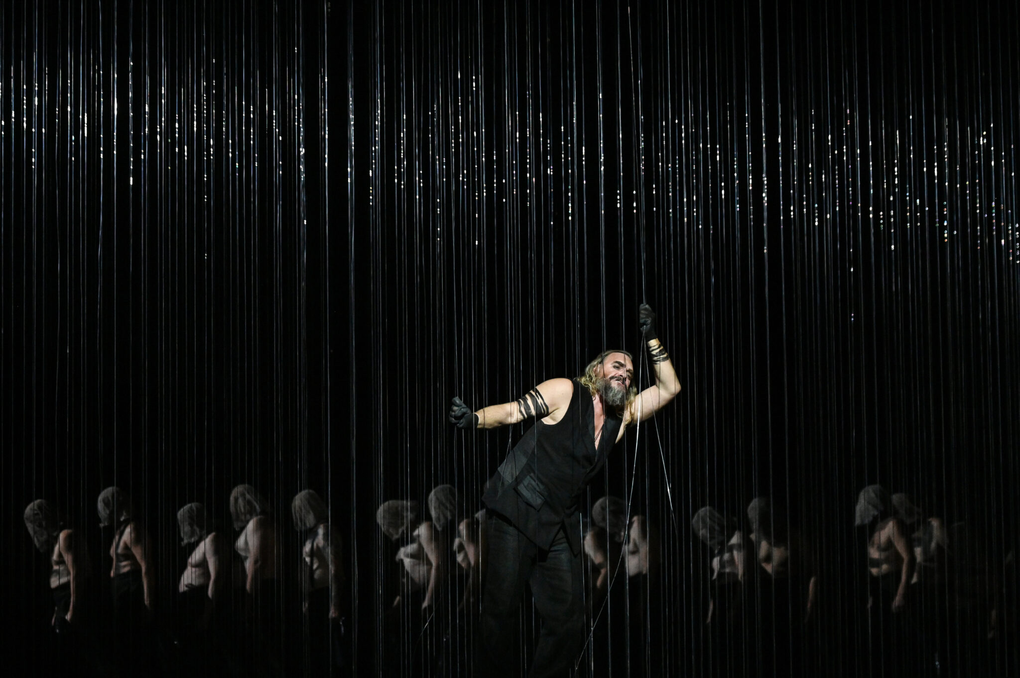 Szenenbild aus „Der fliegende Holländer“ an der Staatsoper Hamburg