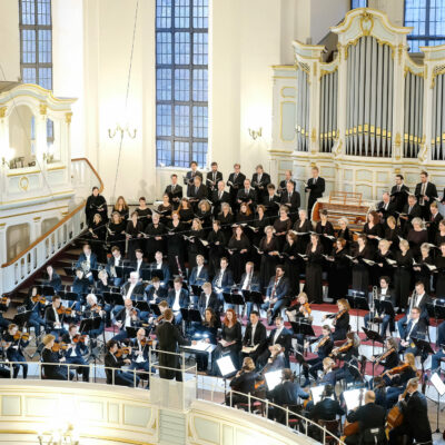 Alles Gute kommt von oben: Chor & Orchester St. Michaelis auf der Nordempore