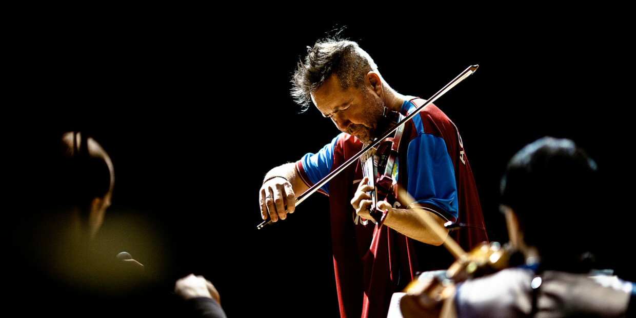 Feiner Zwirn? Fehlanzeige: Nigel Kennedy spielt am liebsten im „Aston Villa“-Trikot