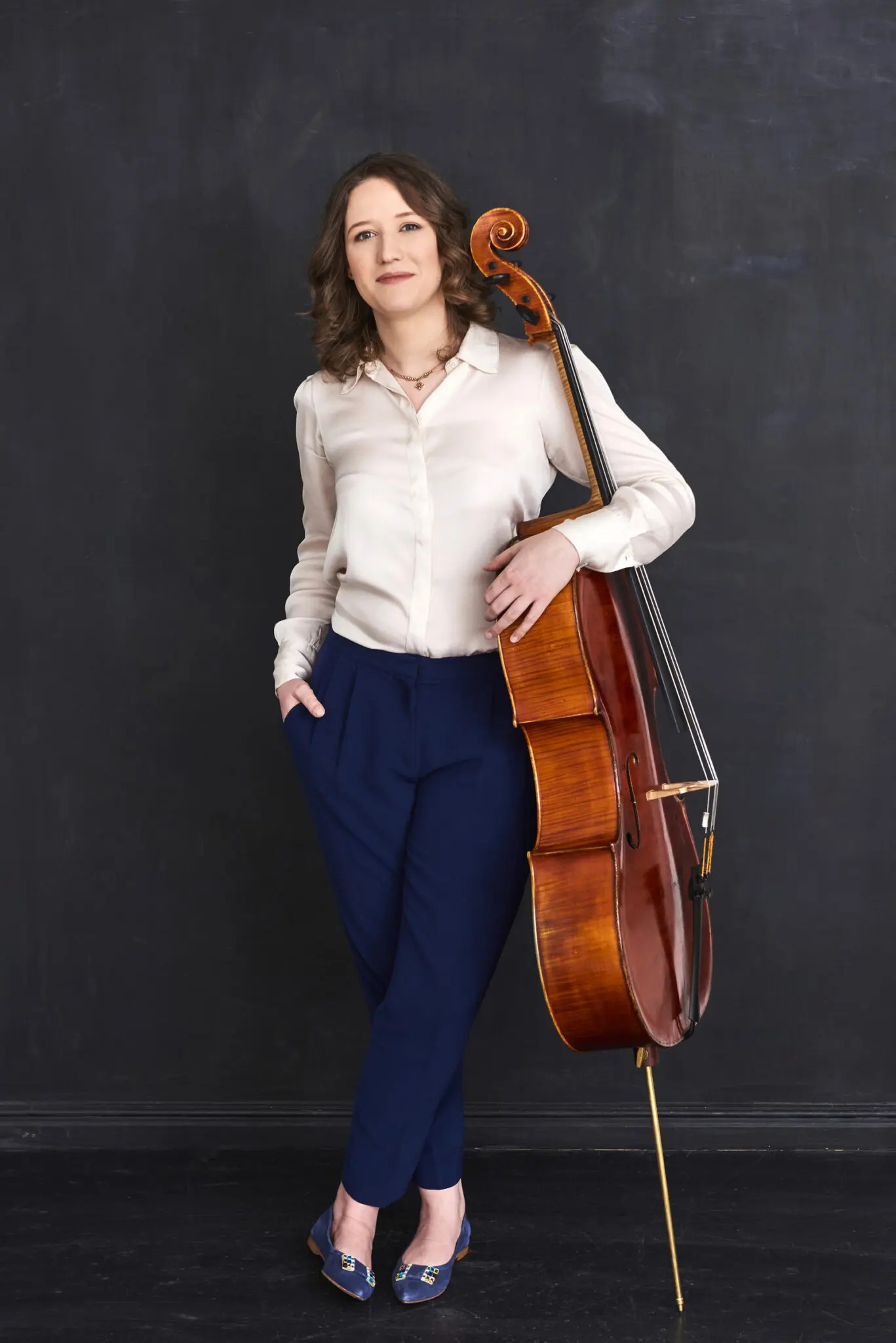 Stipendiatin Ildiko Szabó spielt bei Weinbergs Concertino für Cello und Orchester den Solopart