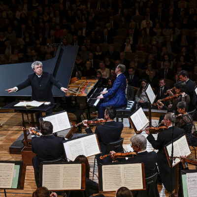 Schon im April 2022 standen Víkingur Ólafsson und die Tschechische Philharmonie gemeinsam auf der Bühne