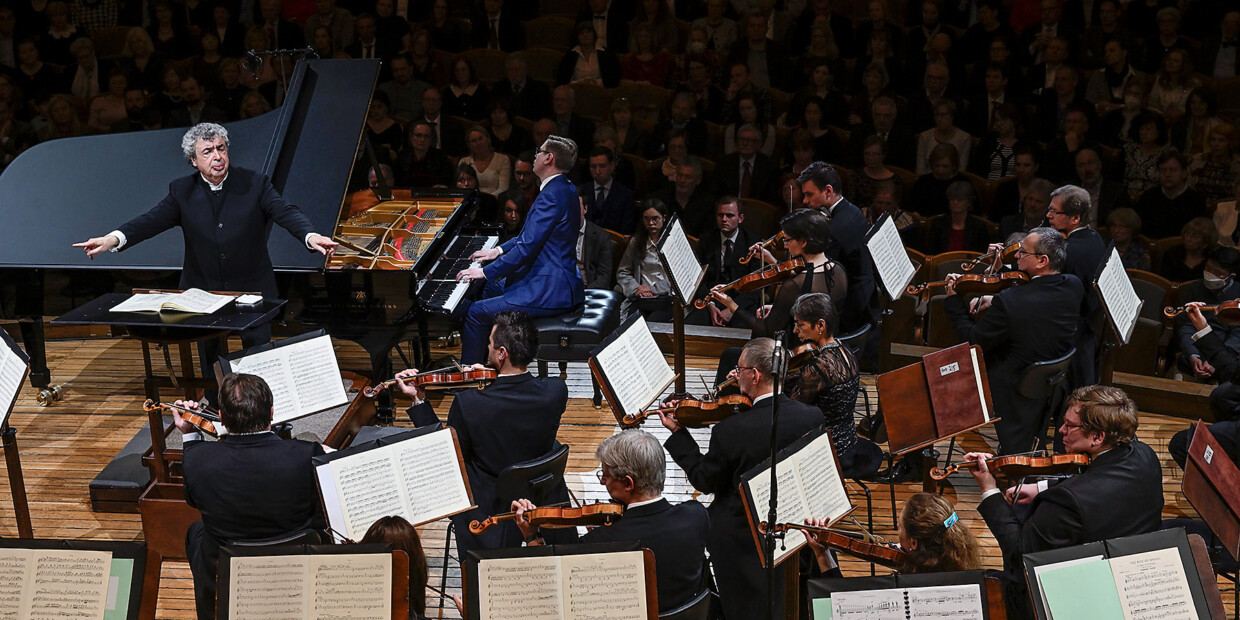 Schon im April 2022 standen Víkingur Ólafsson und die Tschechische Philharmonie gemeinsam auf der Bühne