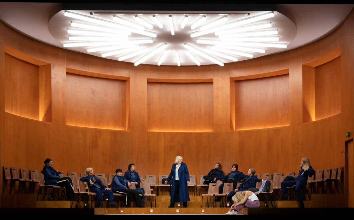 Szenenbild aus „Die Walküre“ an der Staatsoper Berlin