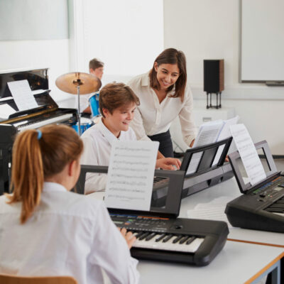 Spielend lernen beim gemeinsamen Instrumentalunterricht