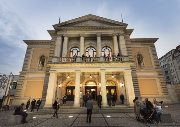 Zeitgenössisches an der Oper Halle mit Peter Eötvös' „Der goldene Drache“