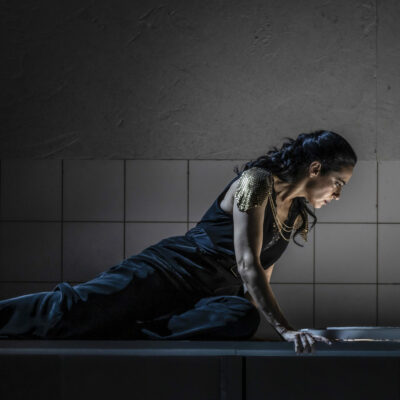 Verlangt den Kopf des Jochanaan: Evmorfia Metaxaki als Salome am Theater Lübeck