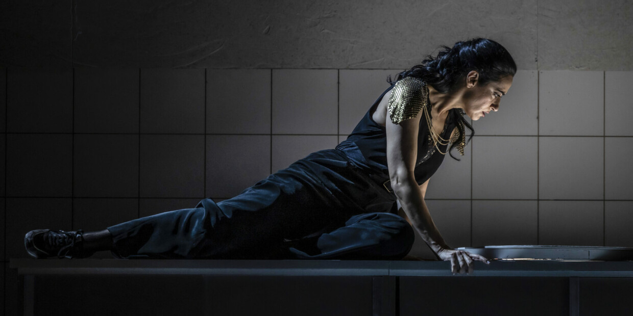 Verlangt den Kopf des Jochanaan: Evmorfia Metaxaki als Salome am Theater Lübeck