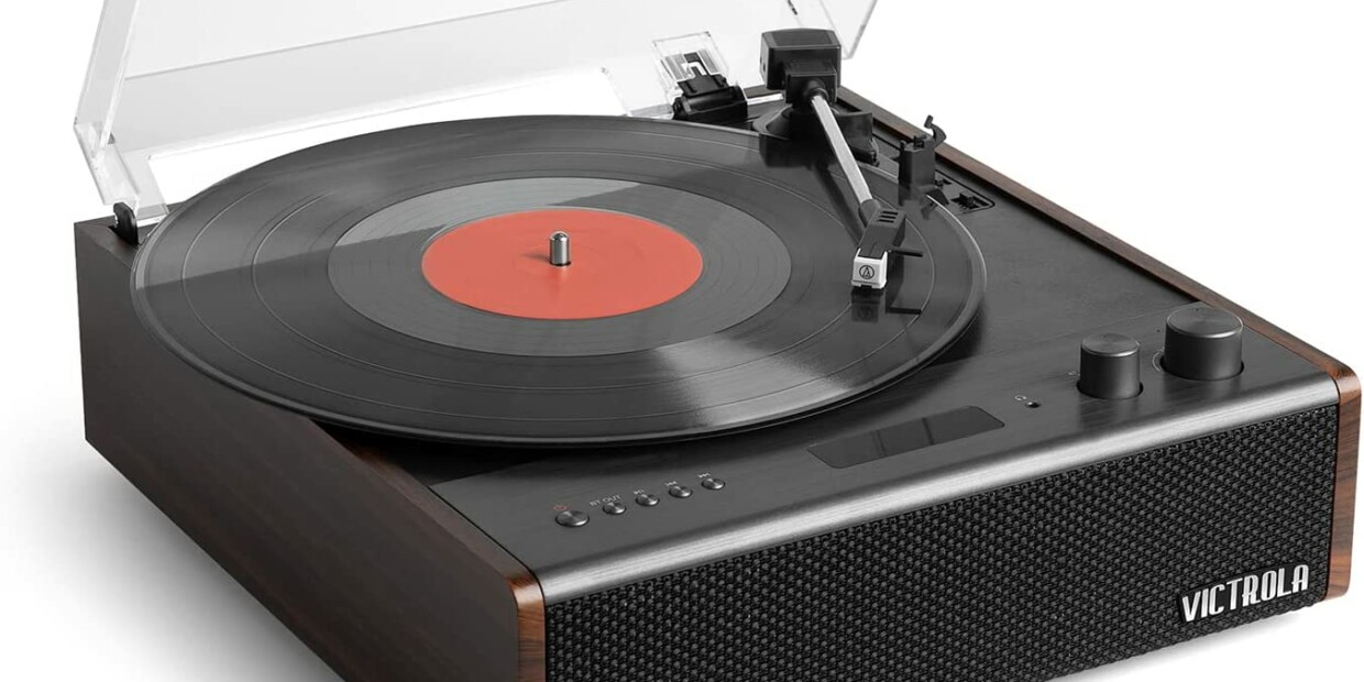 Der Eastwood Signature Bluetooth-Plattenspieler von Victrola passt in jede Wohnung