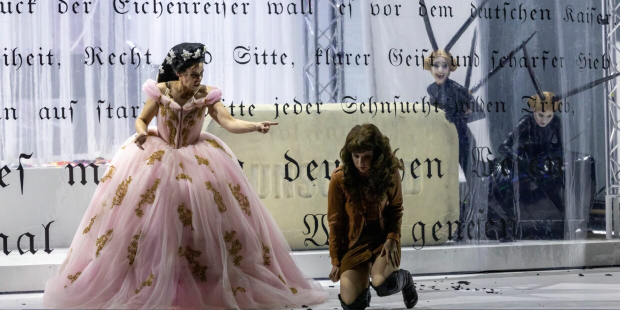 Am Theater Münster inszeniert Paul-Georg Dittrich Richard Strauss' „Elektra“ mit einem assoziativen Overkill der Bilder.