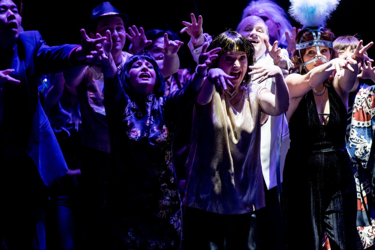 Szenenbild aus „La traviata“ am Theater Vorpommern