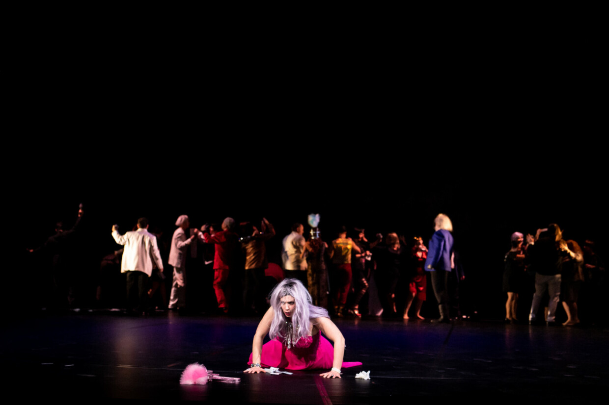 Szenenbild aus „La traviata“ am Theater Vorpommern