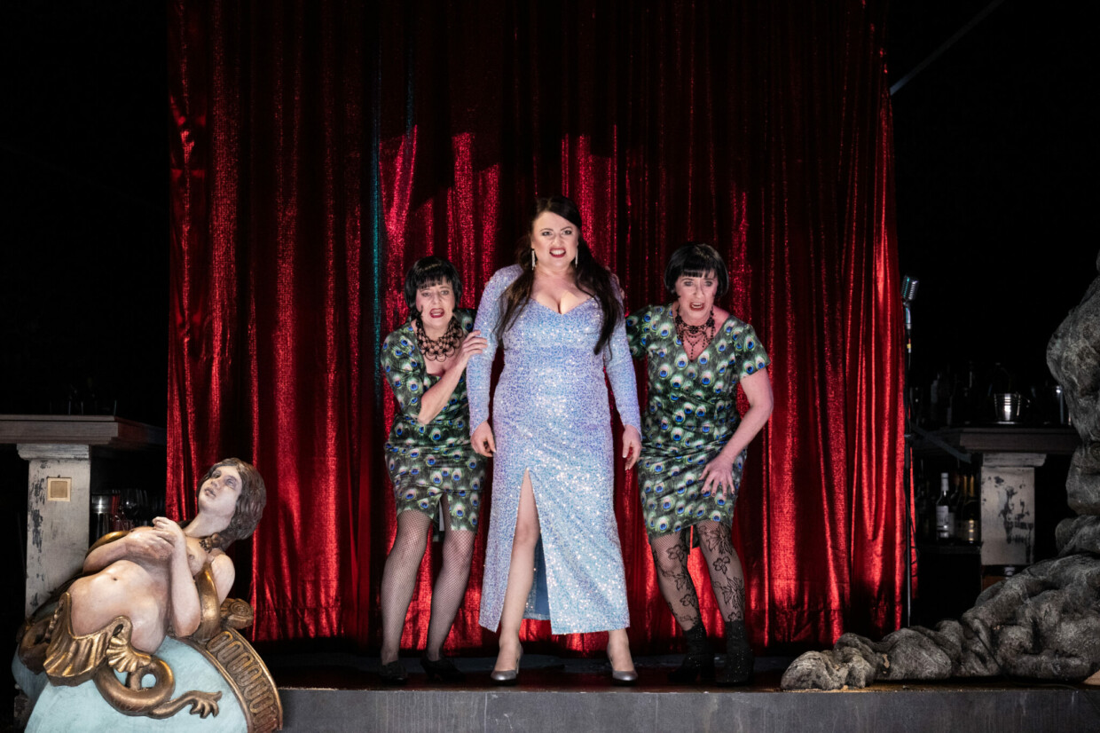 Winter in Schwetzingen: Manuela Sonntag, Dora Pavlíková und Elena Trobisch in Keisers „Ulysses“