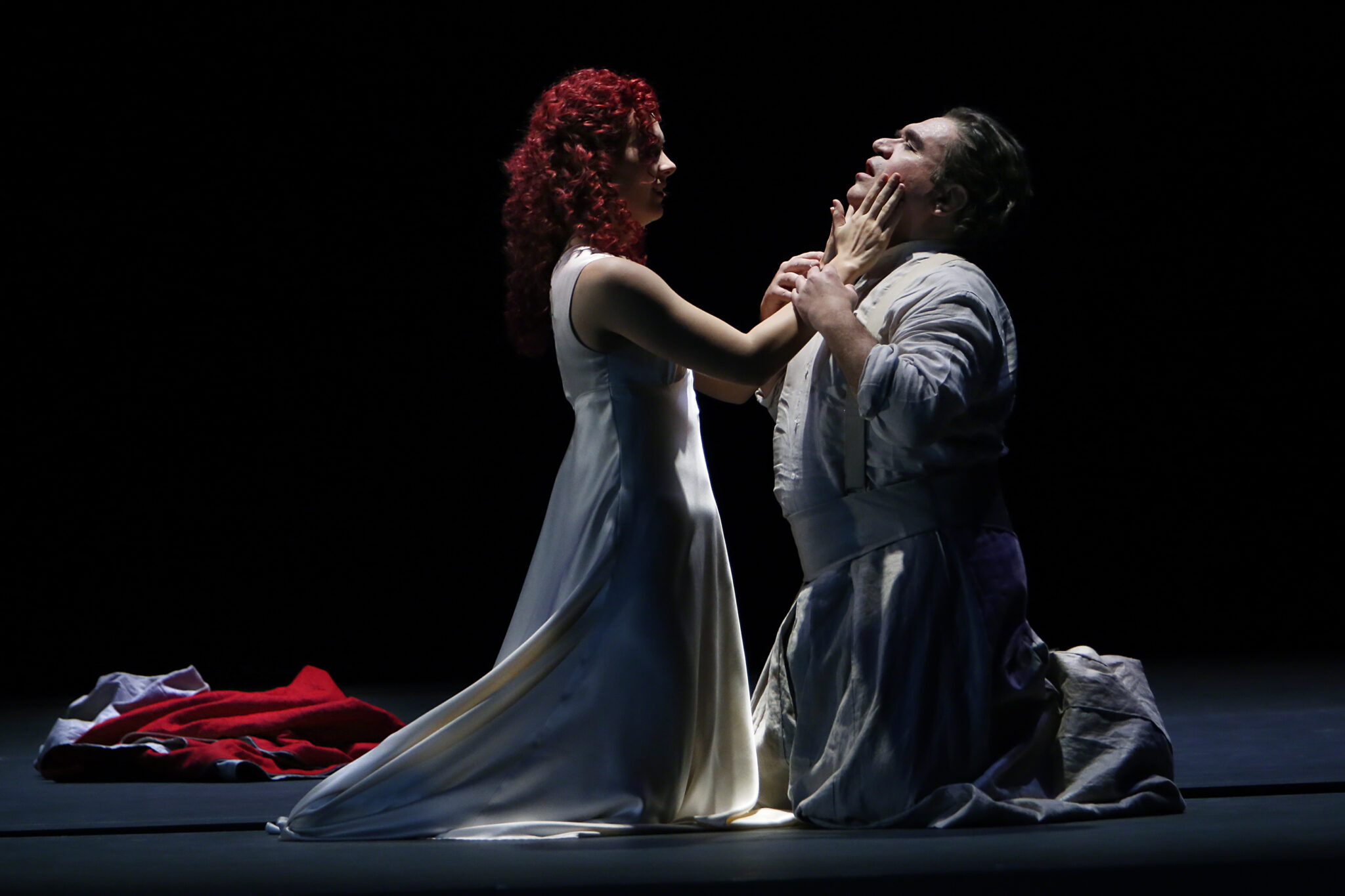 Szenenbild aus „Otello“ an der Oper Leipzig