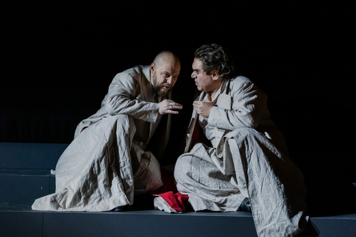 Szenenbild aus „Otello“ an der Oper Leipzig