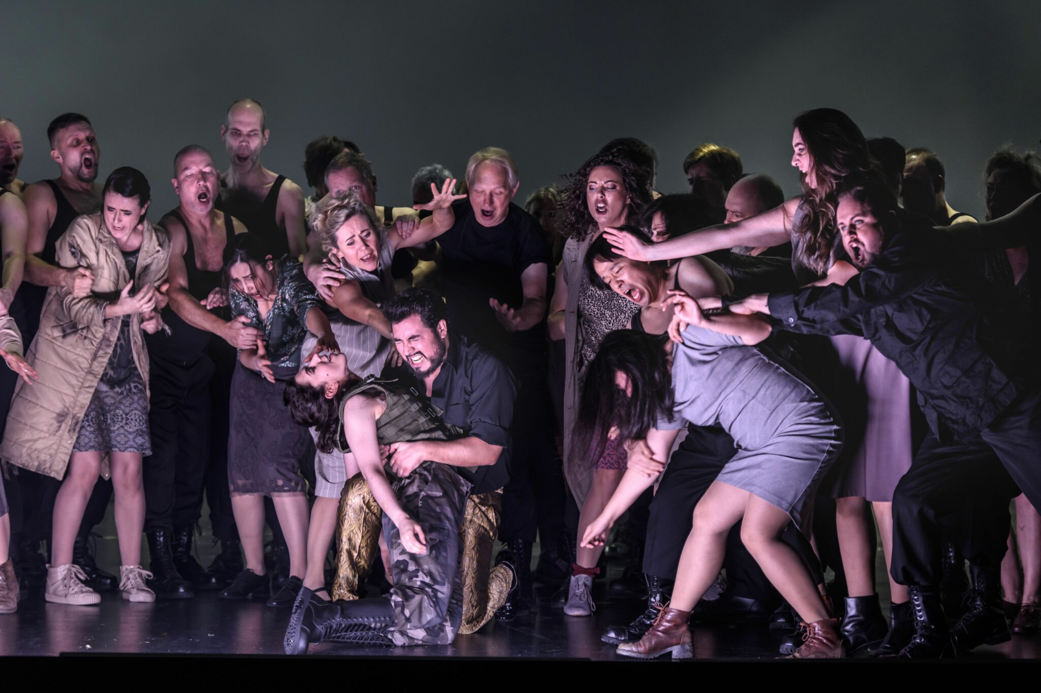 Szenenbild aus „Die Belagerung von Korinth“ am Theater Erfurt