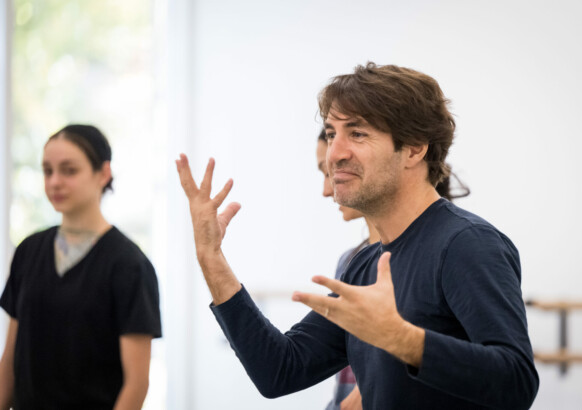 Choreograf Edward Clug bei einer Probe zu „Peer Gynt" mit dem Ballett Dortmund